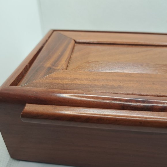 Unique designed wooden box. - Picture 3 of 9